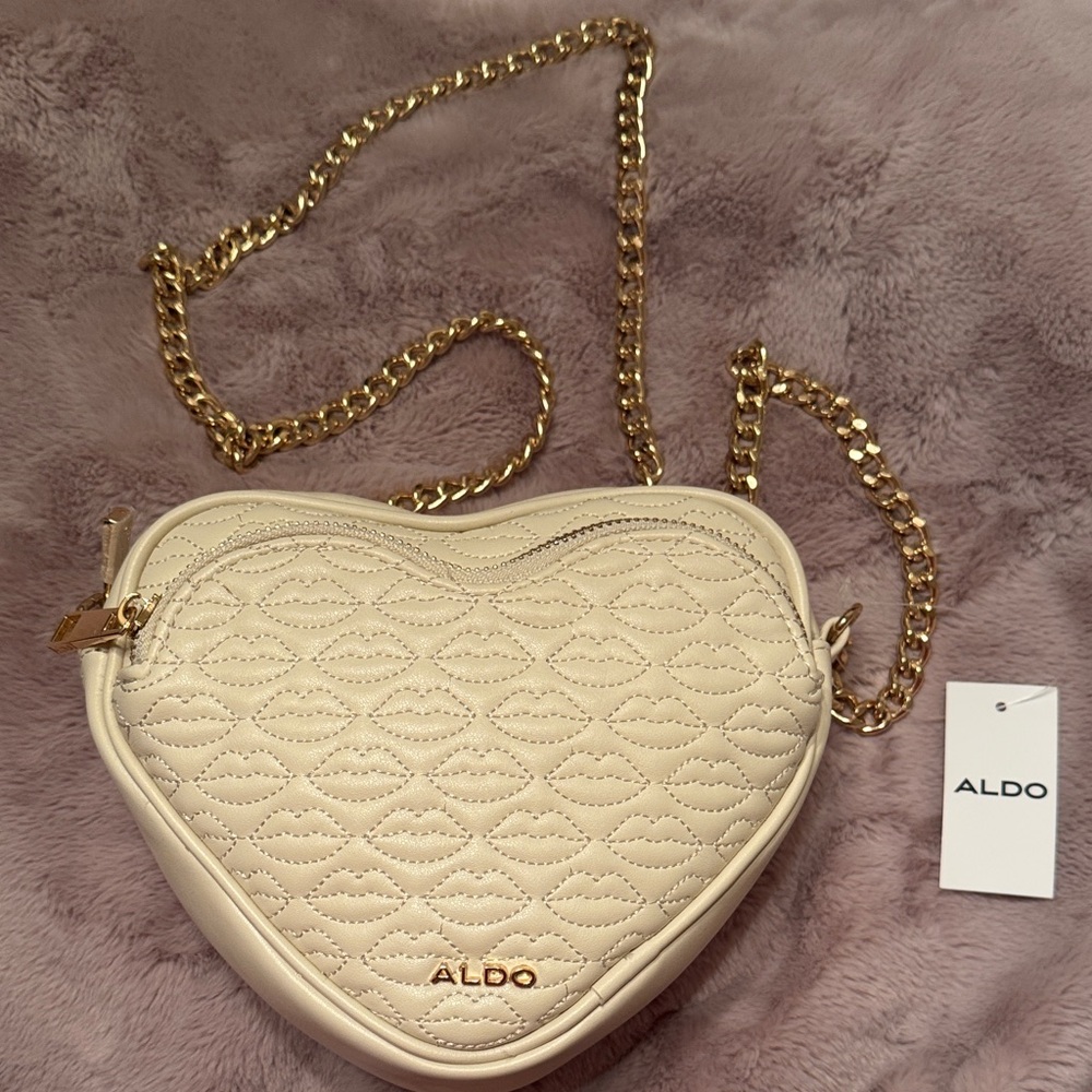 🆕ALDO Quilted Heart Crossbody Bag in Cream with Gold Chain🆕